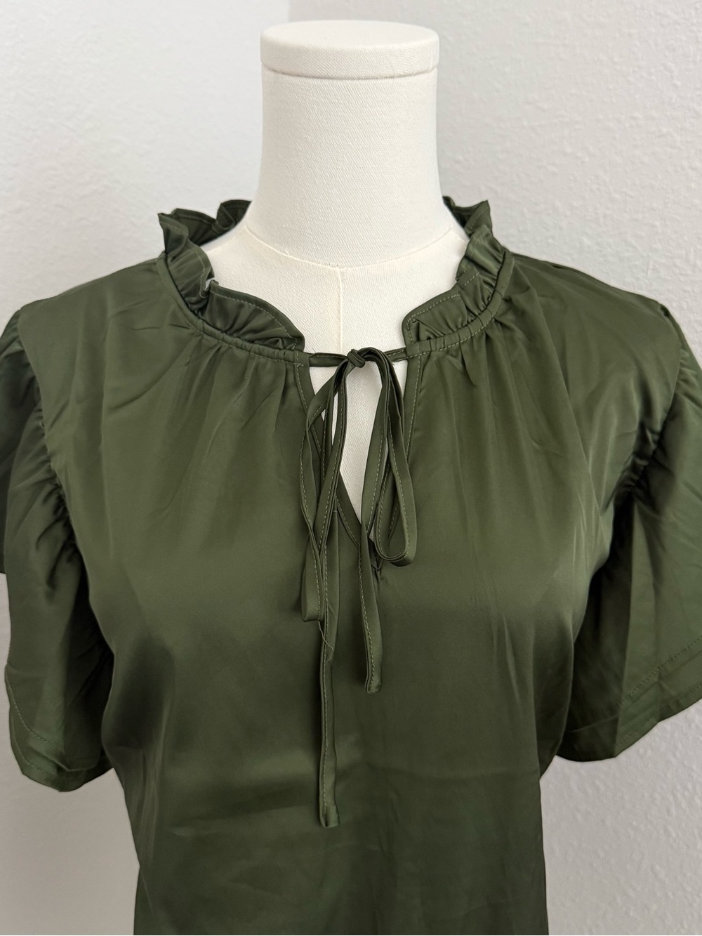 Flower & Feather Olive Green Ruffle Neck Blouse Size 1XL - Picture 2 of 8
